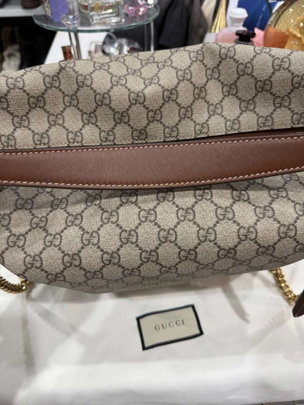 Authentic Gucci Beige GG Supreme Canvas Shoulder Bag with Gold Chain - Picture 2 of 7